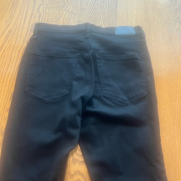 Madwell black 9” rise skinny Jean with 4 front buttons in black - size 27. - Picture 7 of 8